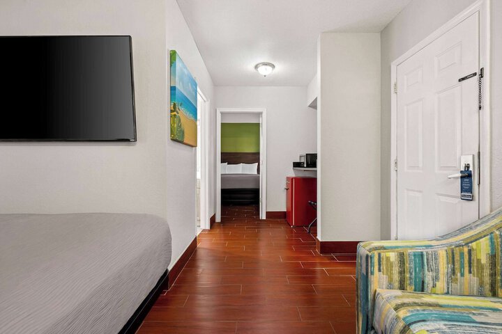 1 King Bed Suite (35 of 44)