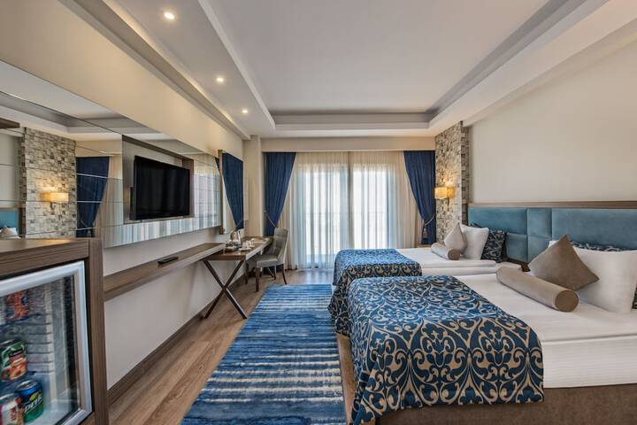 Room 12 of 40