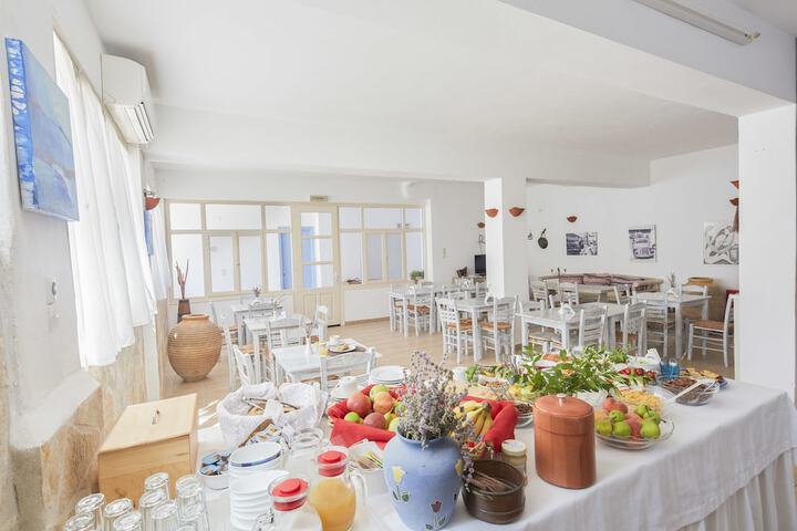 Dining 36 of 49