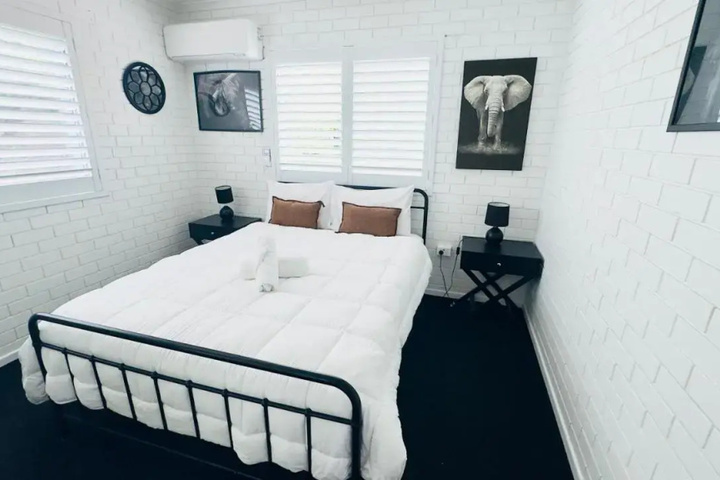 Room 3 of 16