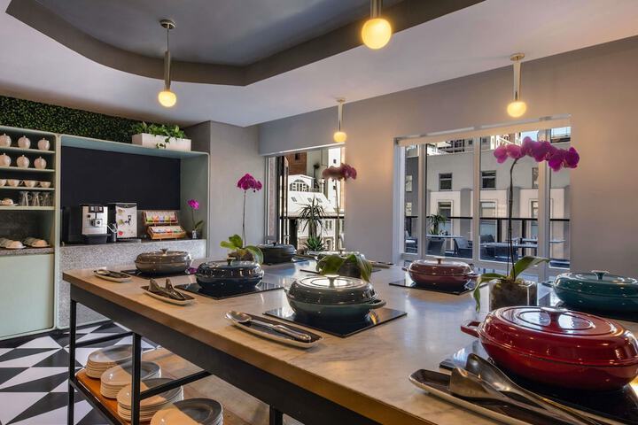 Breakfast/Coffee Service 45 of 106