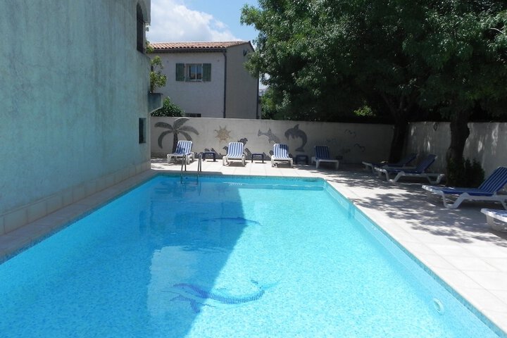 Pool 33 of 42