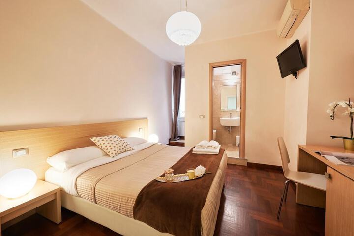 Room 16 of 37