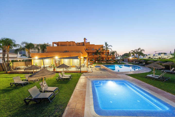 Pools & Facilities