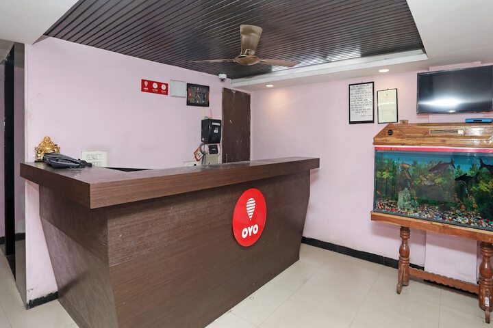OYO 13392 HOTEL NEERAJ