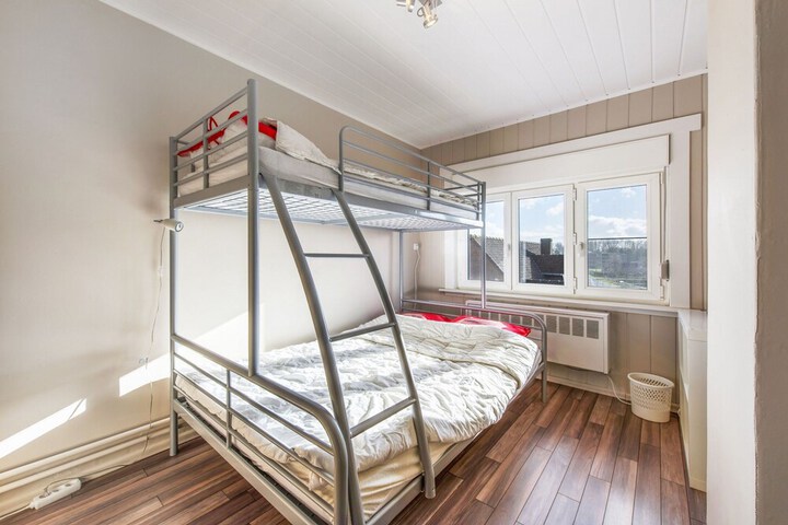 Room 6 of 15