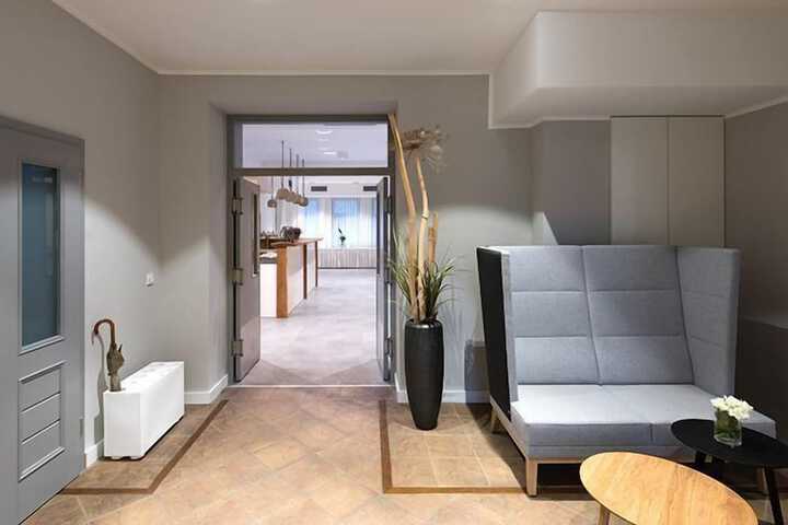 Entrance & Lobby