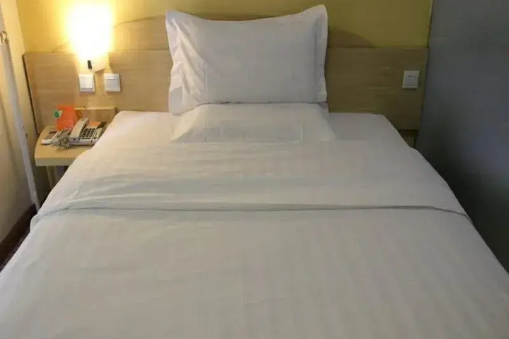 Room 5 of 9