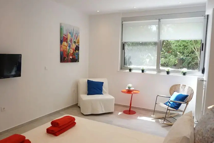 Room 5 of 15