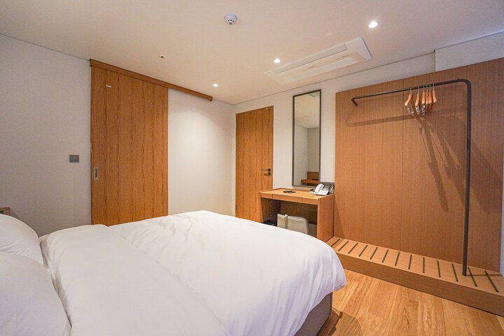 Room 19 of 76