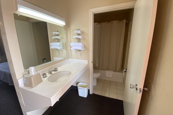 Single Room (3 of 6)