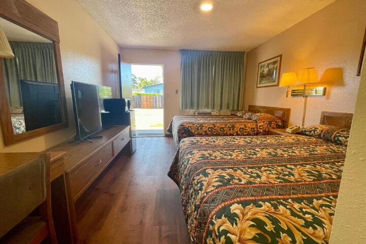 2 Double Beds