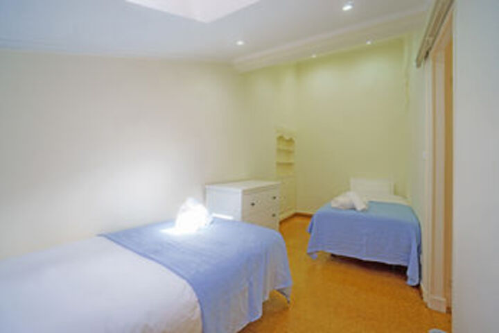 Room 52 of 147