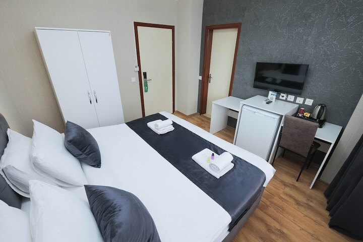 Room 10 of 18