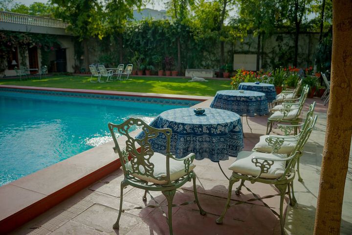 Hotel Pool