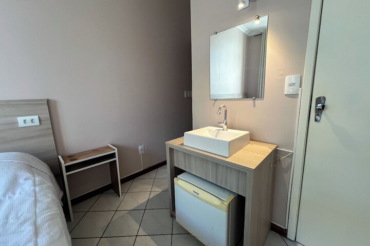 Room 100 of 206