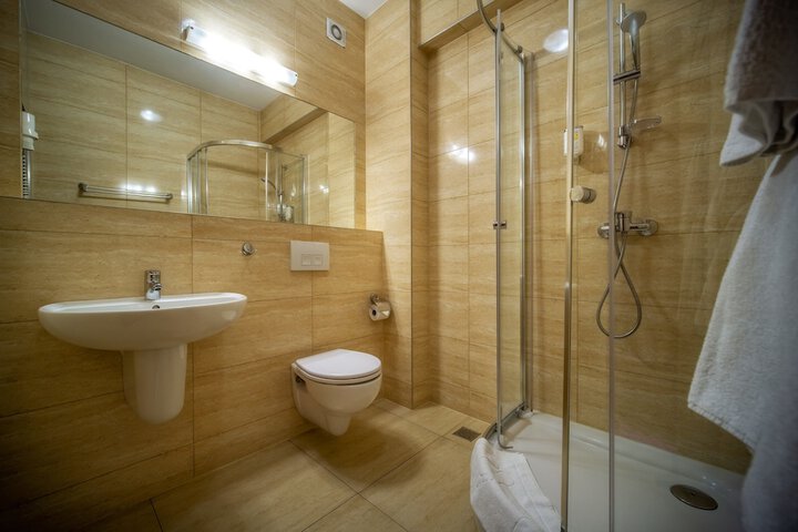 Room 16 of 30