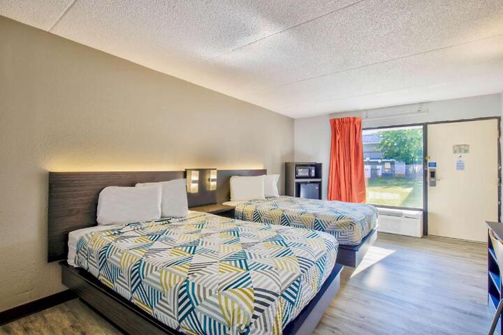 1 King Bed (5 of 14)