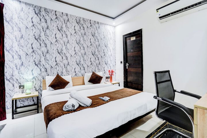 Room 4 of 11