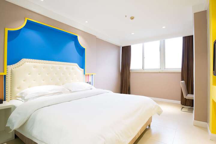 Room 12 of 33