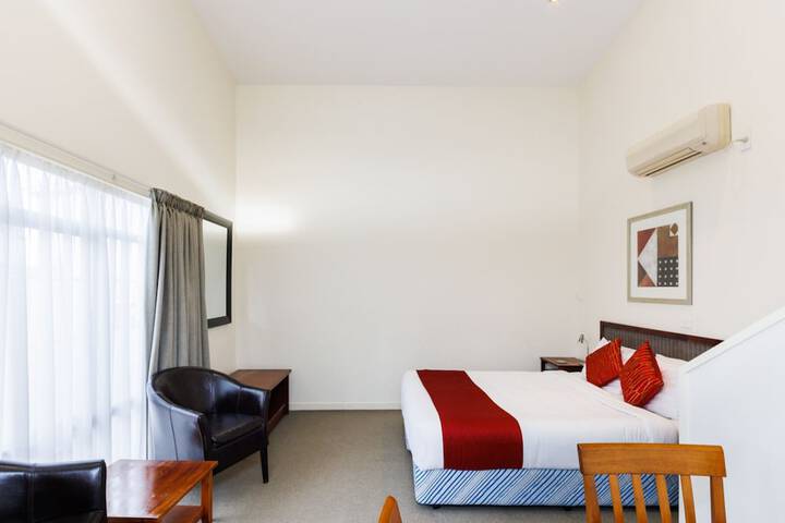 Room 13 of 42