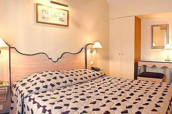 Room 9 of 38