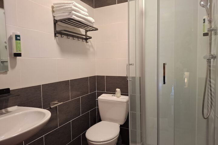 Room 12 of 18