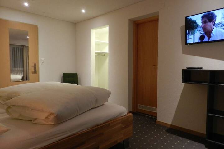 Room 8 of 62