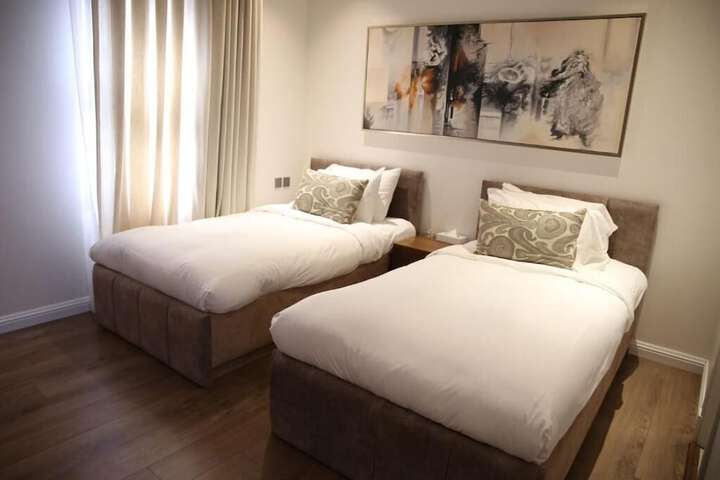 Room 13 of 36