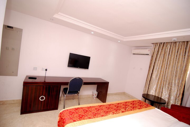 Room 26 of 99