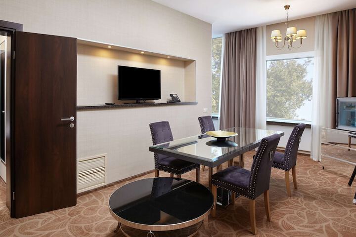 Room 33 of 92