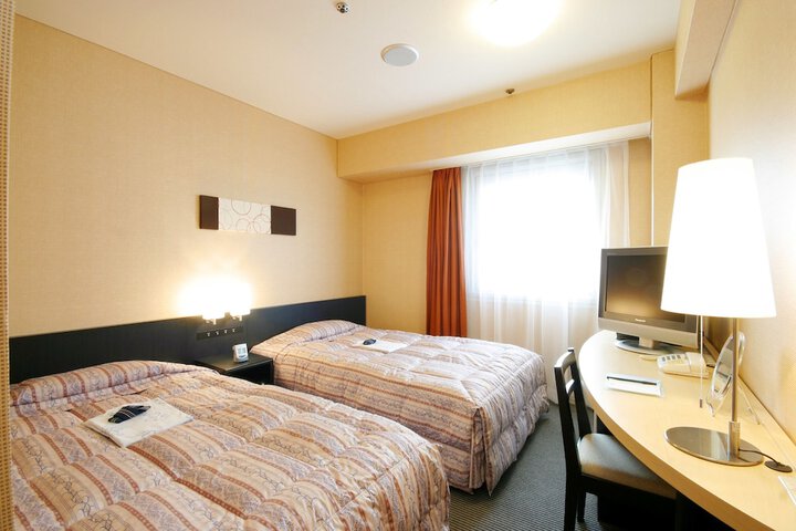 Room 3 of 38