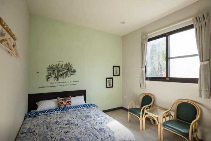 Room 11 of 28