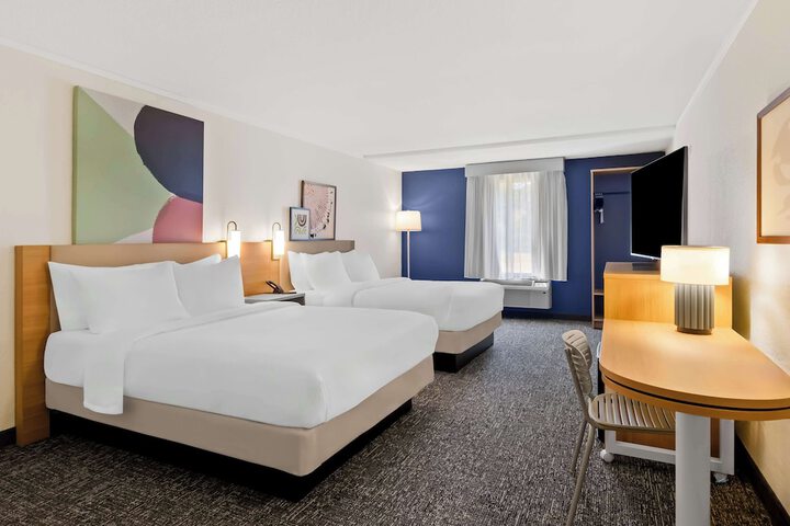 2 Queen Beds (8 of 11)