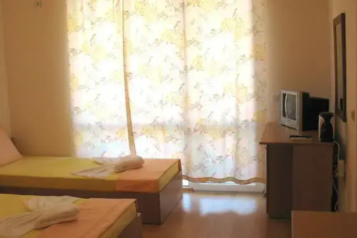 Room 5 of 15