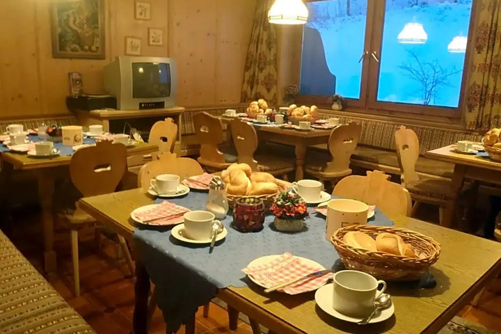 Dining 6 of 7