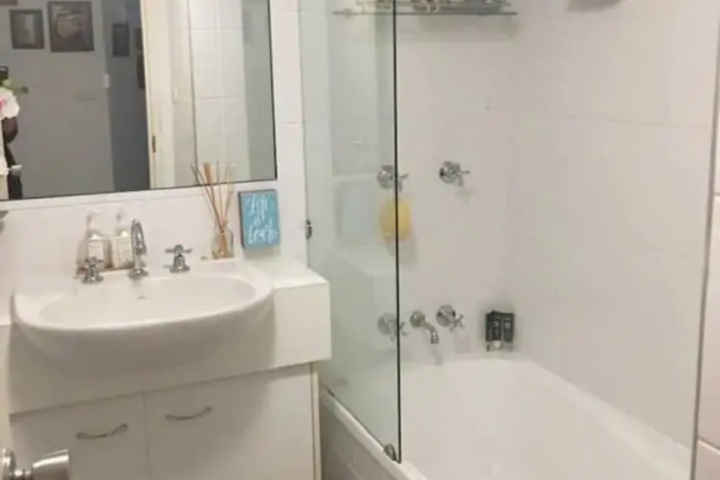 Room 6 of 14
