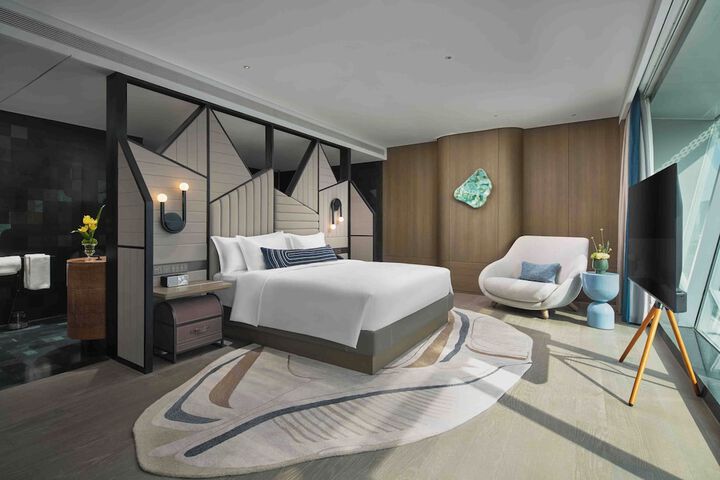 Room 15 of 93
