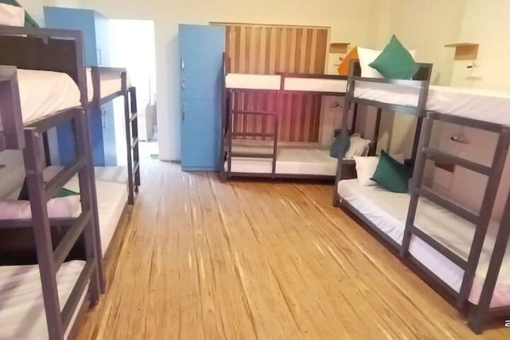 Room 2 of 10