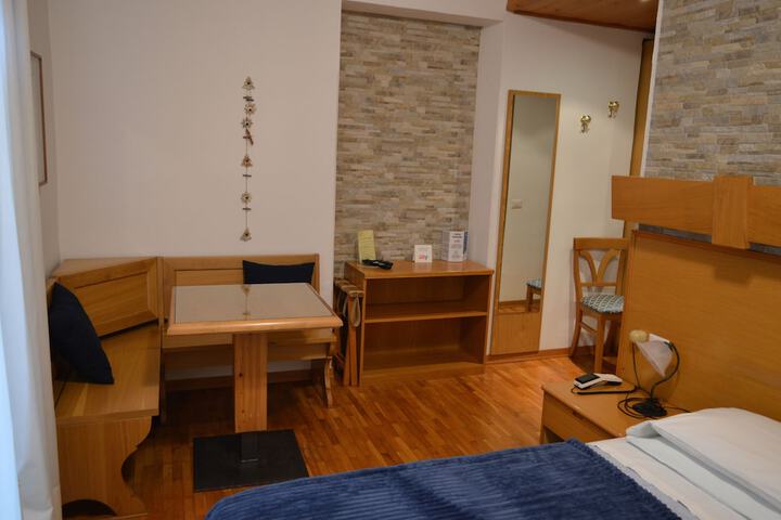 Room 26 of 69