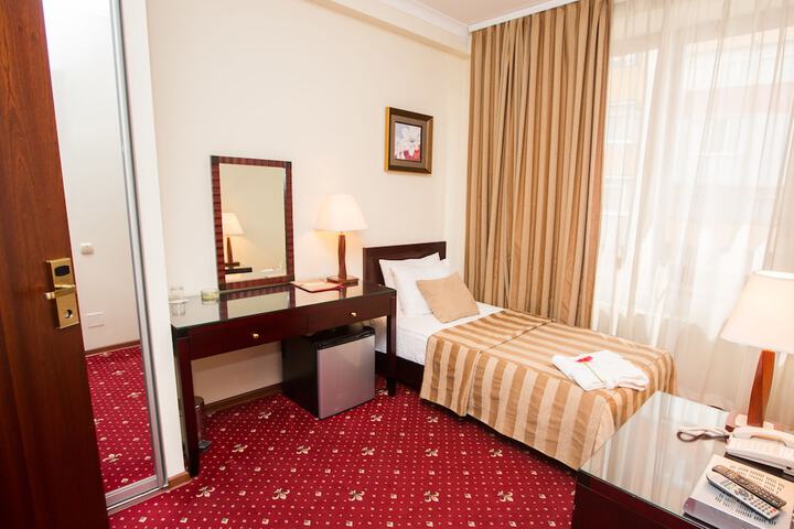 Room 9 of 47