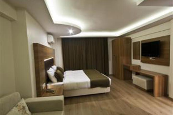 Room 2 of 6