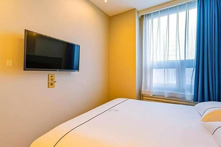 Room 16 of 34