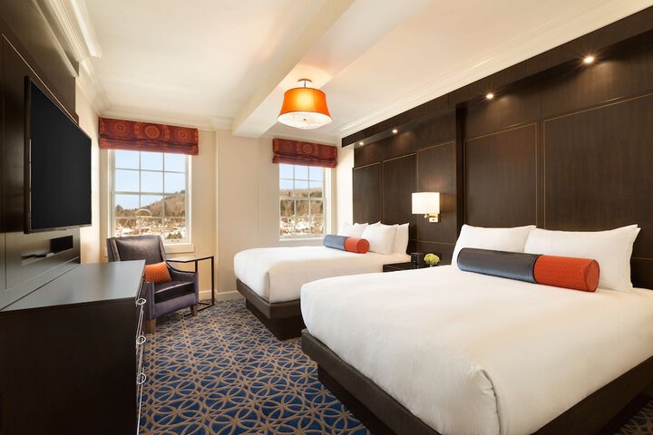 1 Queen Bed Main Building (6 of 29)