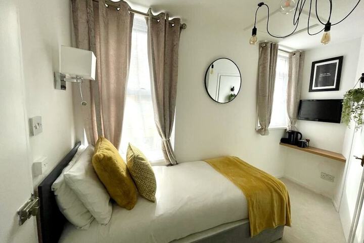 Room 20 of 34