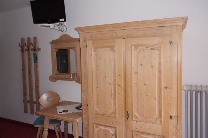Room 42 of 111