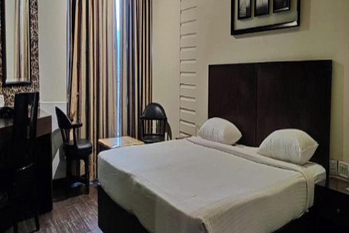 Room 6 of 38