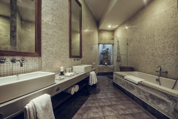 Room 32 of 72