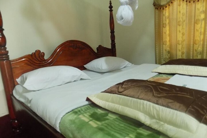 Room 2 of 10