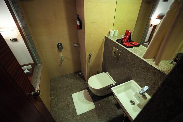 Room 32 of 49